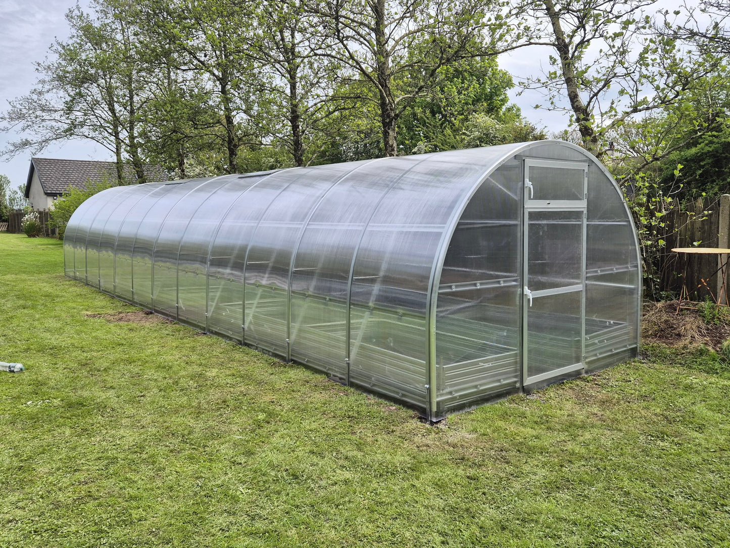 STRONG PREMIUM, 36 M² (3M X 12M; 9.8FT X 39.4FT)