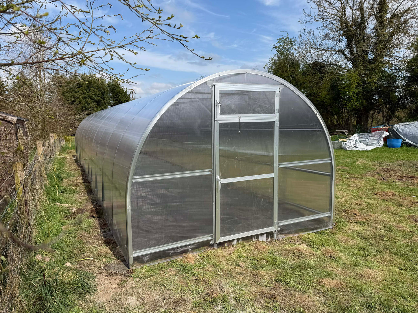 STRONG PREMIUM, 36 M² (3M X 12M; 9.8FT X 39.4FT)